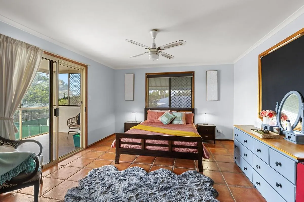 Shore Beats Work! Tin Can Bay Holiday home